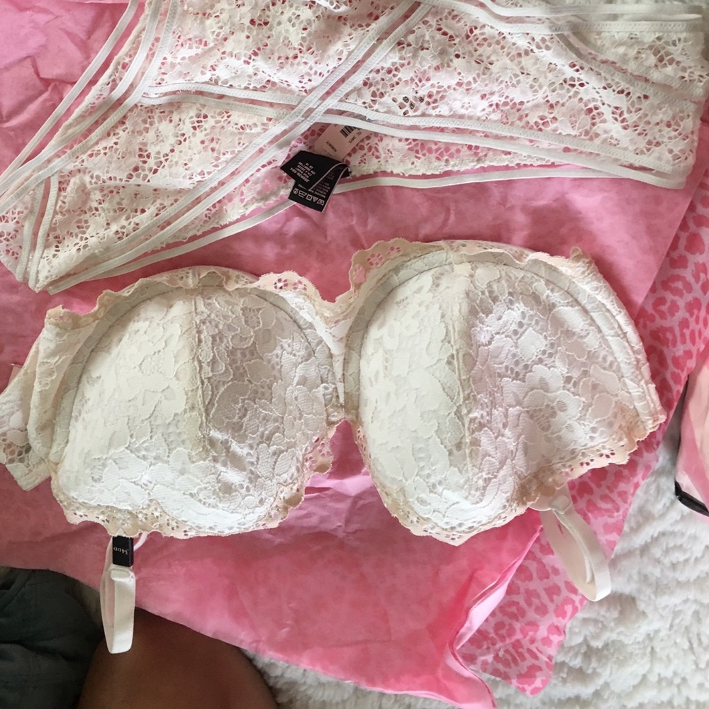 VS bra and panty set, NWT.